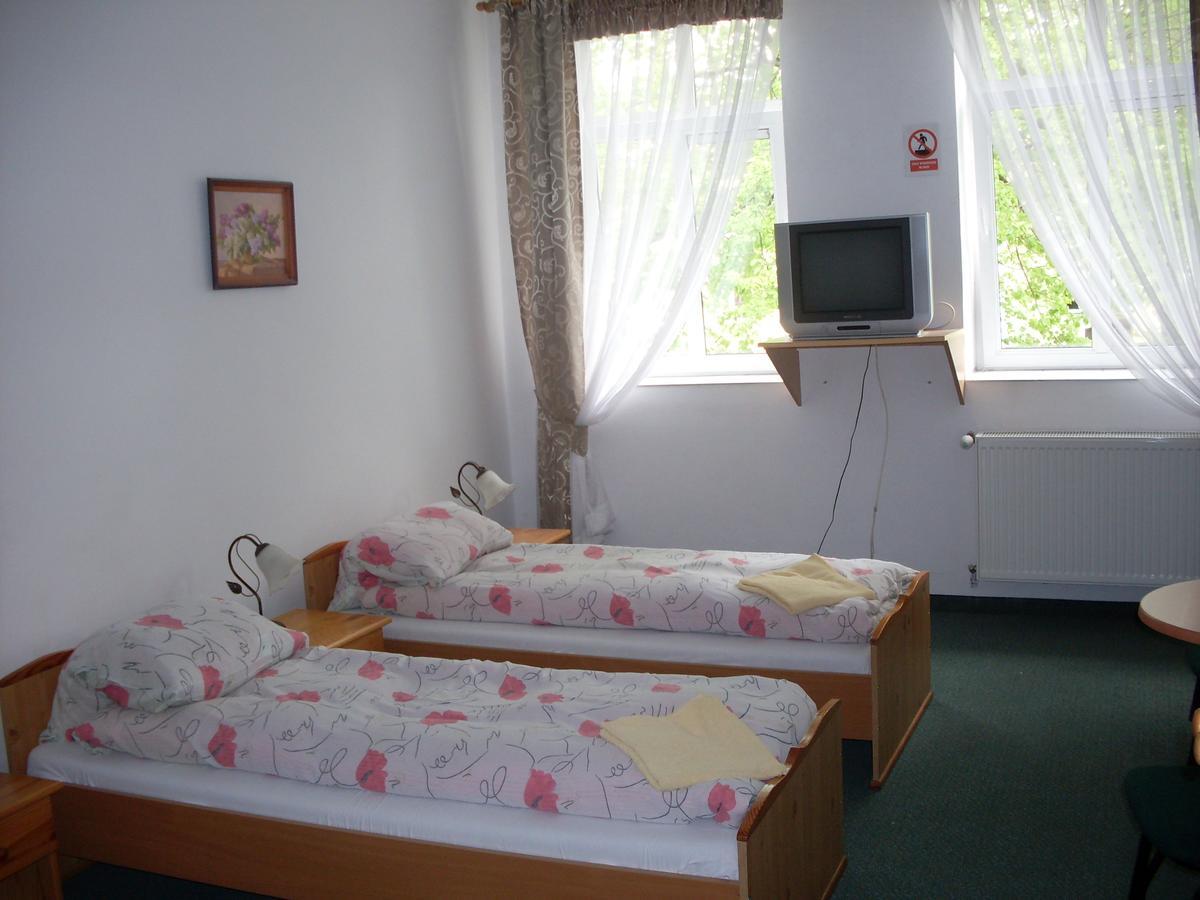 Hotel Krokus Kamienna Gora Exterior foto